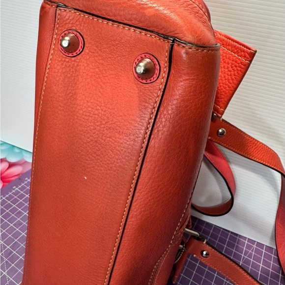 Coach Hampton in coral pebbled leather - Picture 6 of 11